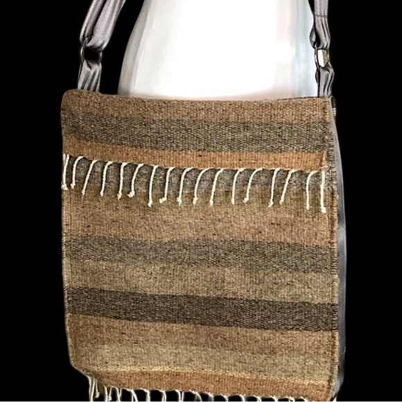 NWOT Western Boho Saddle Blanket Messenger Bag Fringe Wool Adjustable Wide Strap - Picture 1 of 7